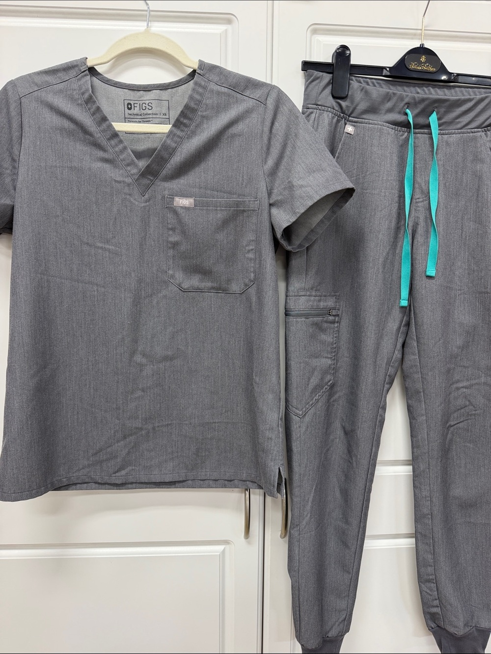 FIGS Grey Scrubs. 2 piece set. XS